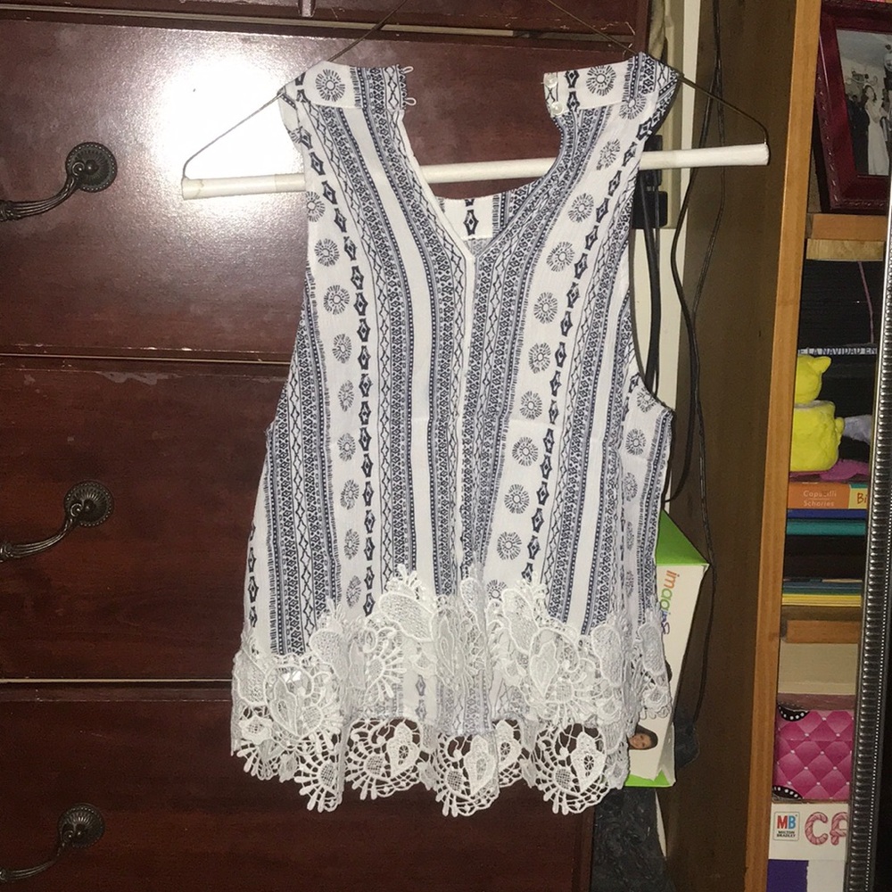 Crop top - Picture 2 of 3